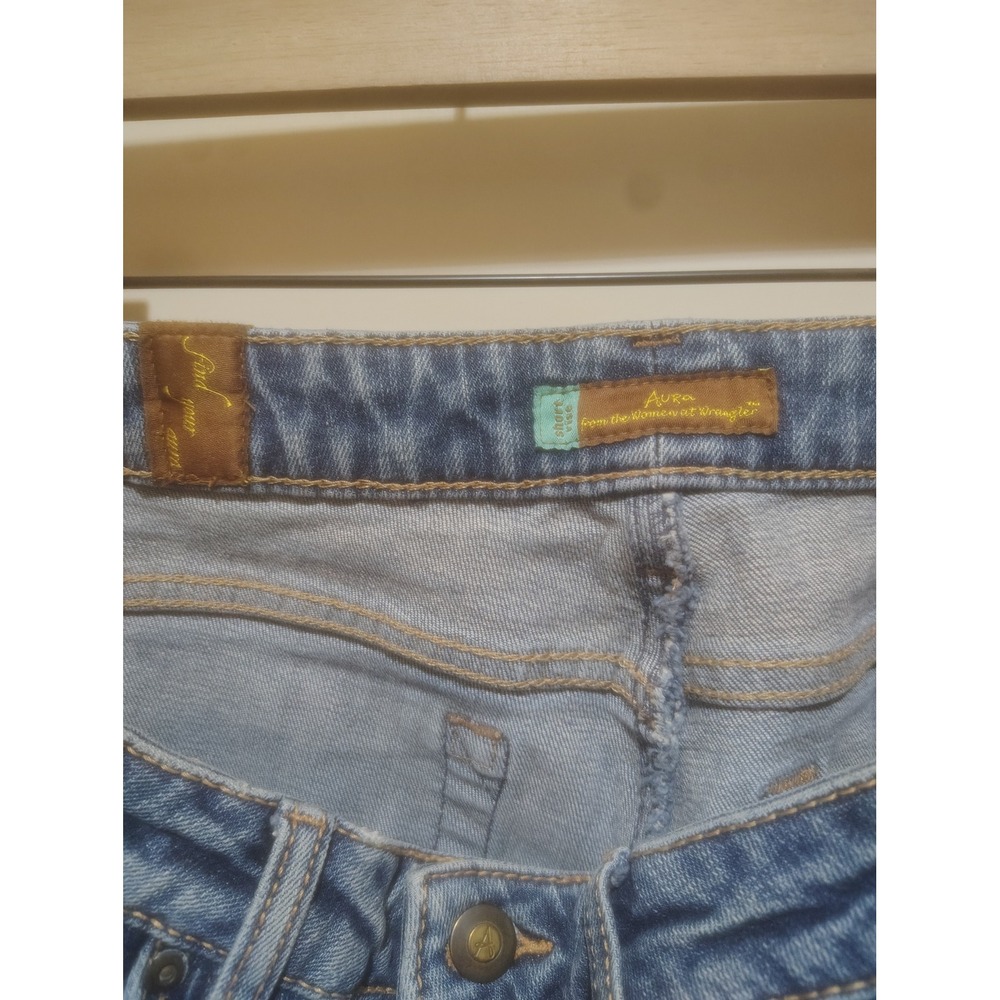 Wrangler Aura Womens Straight Leg Jeans Blue Medium Wash Short Rise 8P WSKH85052 - Picture 7 of 7